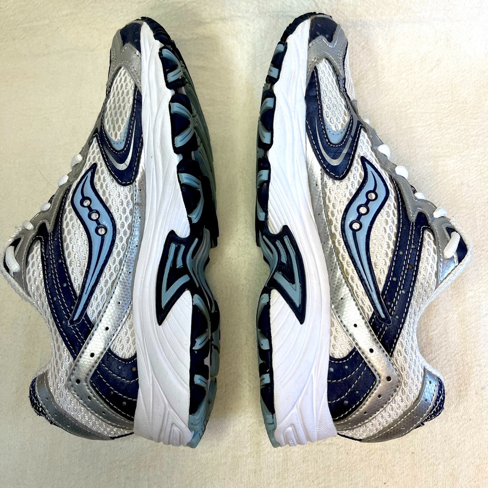Saucony grid cohesion 3 white/navy blue women’s 8 1/2